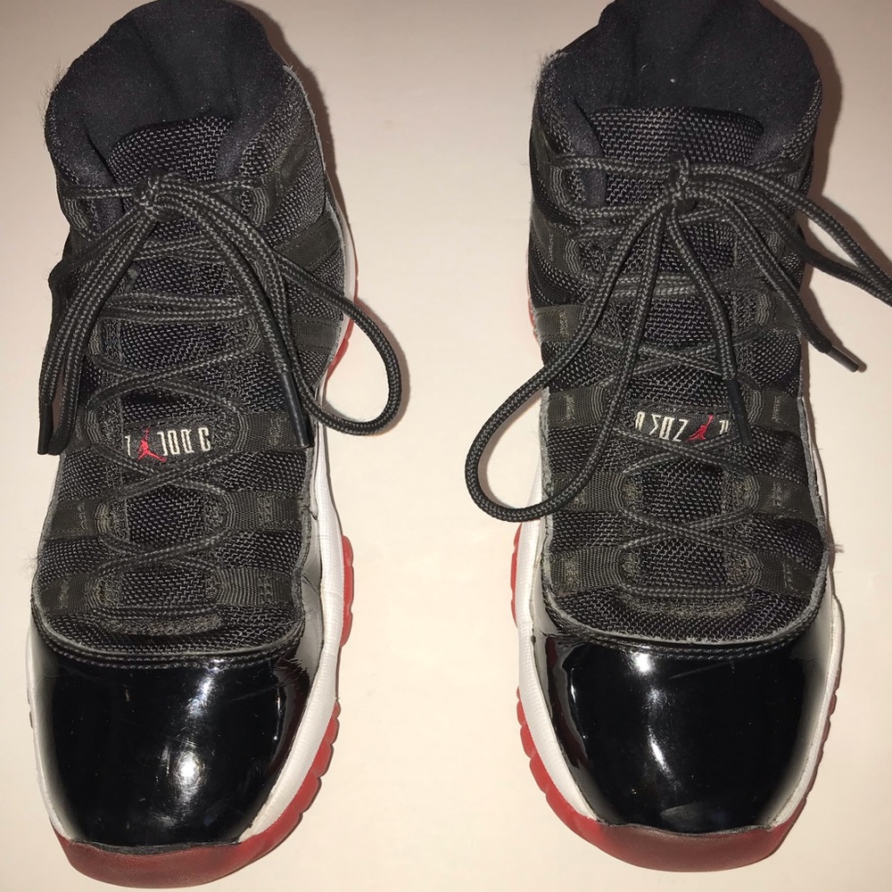 Jordan 11 Retro 2012 Playoffs Bred (GS) Size 4.5Y